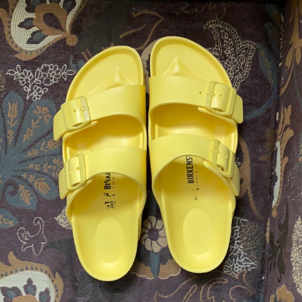 Yellow rubber Birkenstock’s